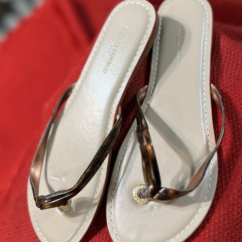 Women's size 7.5-8 Banana Republic Sandals NWOT